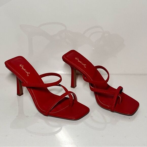Qupid FELINE Strappy  Heeled Thong Sandals - Picture 1 of 8